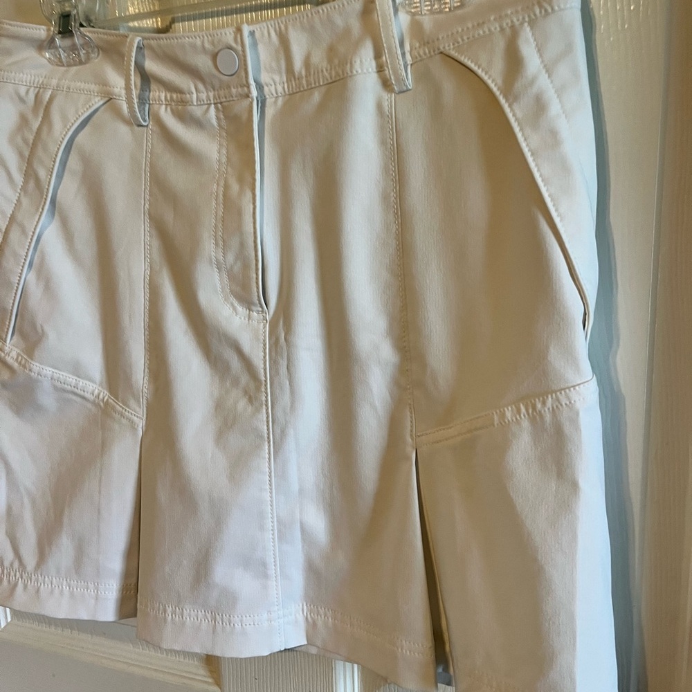 Annika Cutter & Buck white tennis golf Skirt size 8 EUC no visible flaws
Pockets - Picture 2 of 9